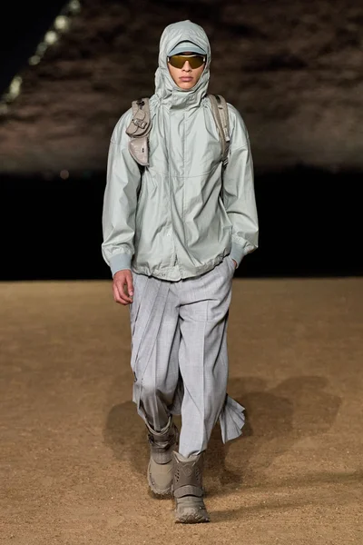 Look 25